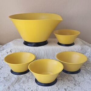 Vtg Mid Century MOD Ranger Ware 5 Pcs Salad Bowl Set Yellow or Mixing Bowls Set